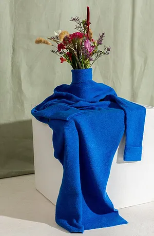 Damen - Strickkleid mit Rollkragen - azurblau