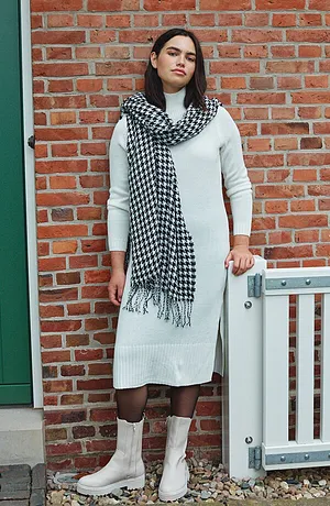 Damen - Strickkleid in Midi-Länge mit Stehkragen und Schlitzen - cremeweiß