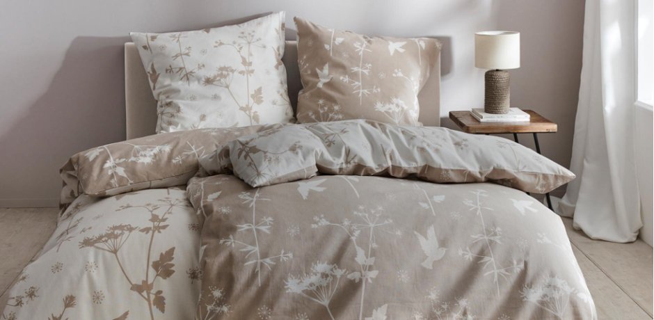 Wohnen - Wendebettwäsche mit floralem Design - beige-weiß