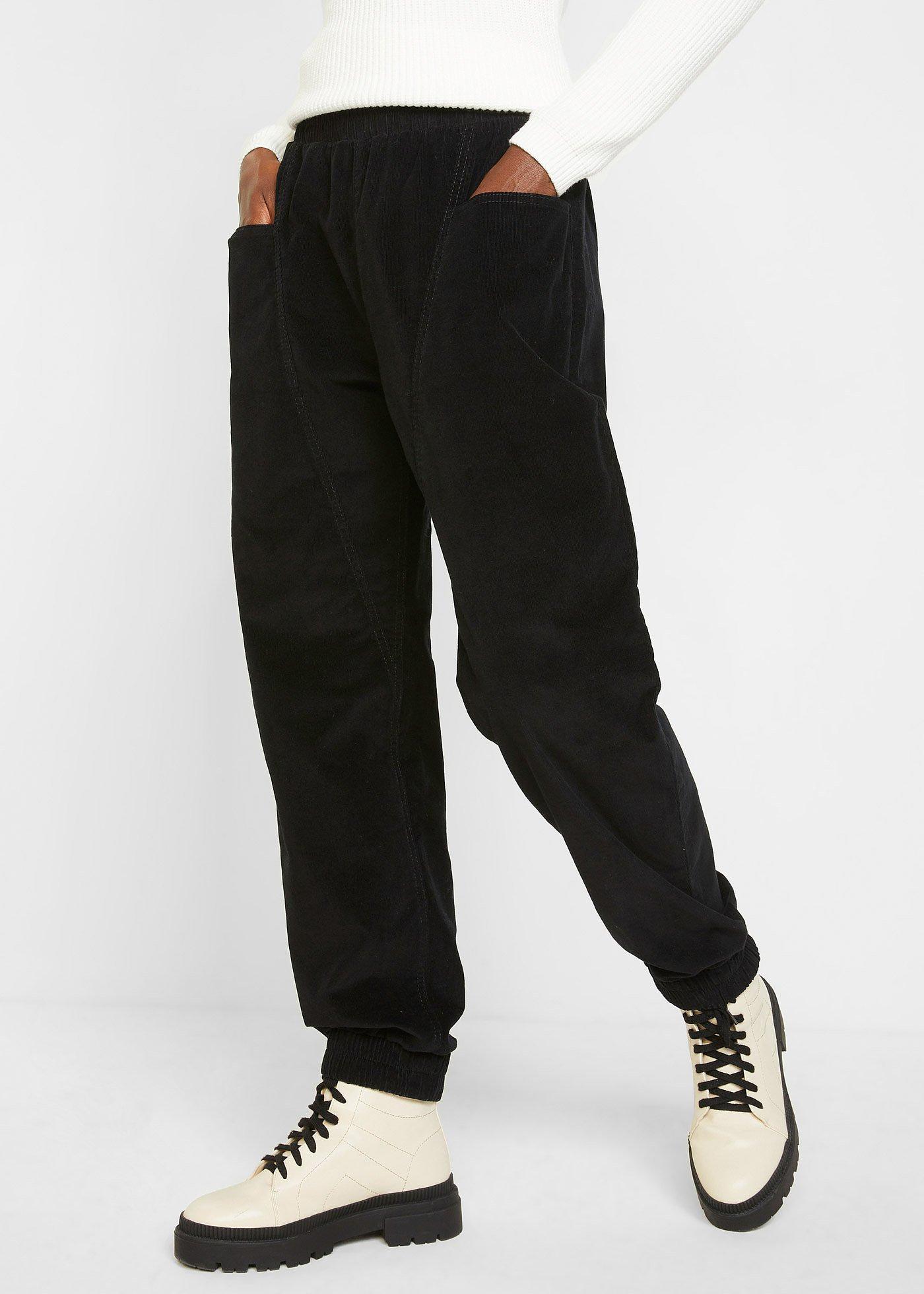 CordHose mit weitem Bein wirkt durch den breiten Bund formgebend schwarz