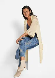 Jeans mit floraler Stickerei, bonprix