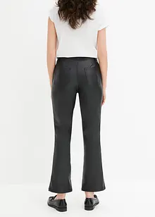 Verkürzte Lederimitat-Hose mit ausgestelltem Bein, bonprix