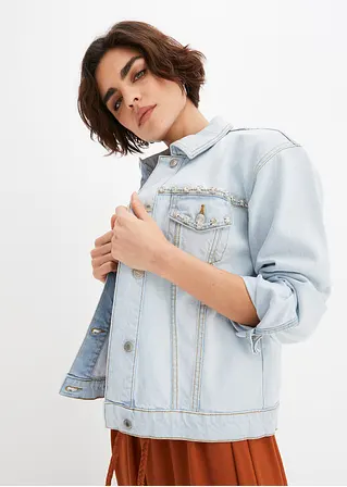 oversized Jeansjacke mit Strass-Applikation in blau von vorne (im Anschnitt) - BODYFLIRT