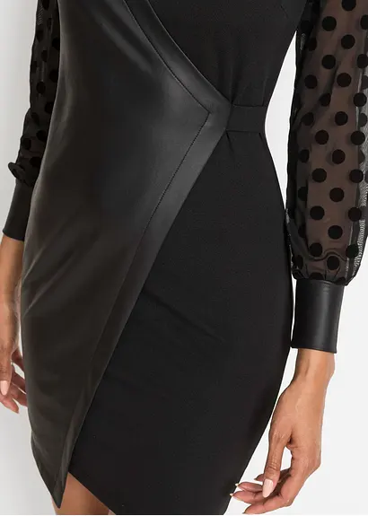 Lederimitat-Kleid mit Jersey-Einsatz und gepunkteten Mesh-Ärmel in schwarz (Detailaufnahme) - bonprix