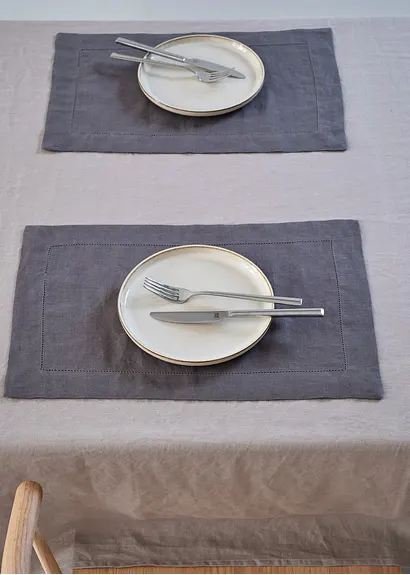 Leinen Tischset (2er Pack) in grau von vorne - bonprix
