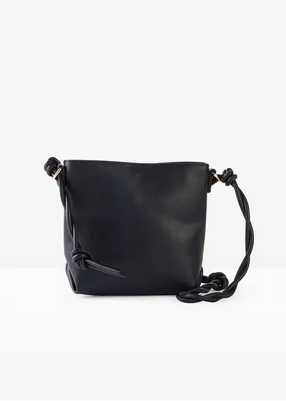 Umhängetasche in schwarz von vorne - bonprix
