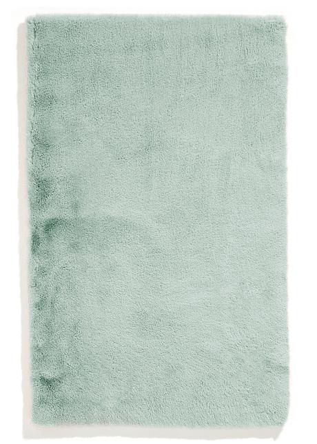 Badematte in dezenten Farben sorgt für mehr Gemütlichkeit im Bad - salbei