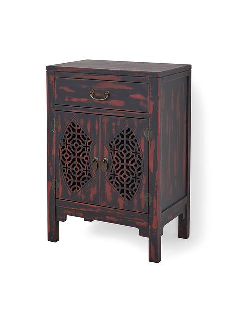 Besondere Oberfläche und antike Details treffen hier zusammen - braun