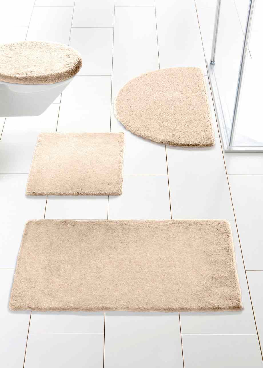 Badematte in dezenten Farben sorgt für mehr Gemütlichkeit im Bad - creme