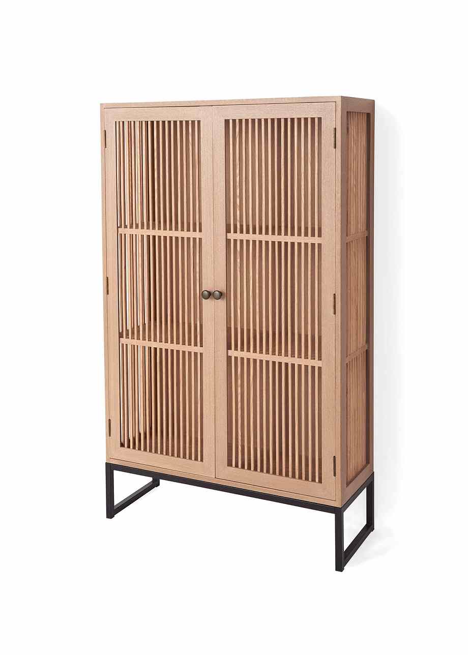 Holz Schrank mit Metall Füßen - natur