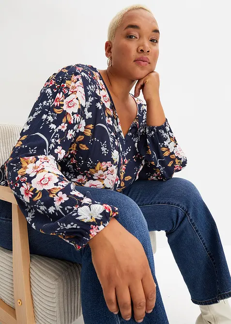 Bluse aus fließender Viskose in blau von vorne (im Anschnitt) - bonprix