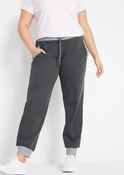 Jogginghose mit Kontrastbündchen in schwarz von vorne - bonprix