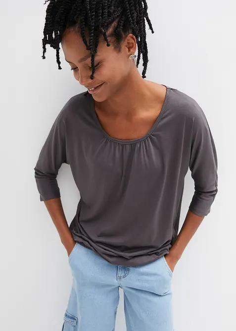 Oversize-Shirt aus Viskose-Mix in grau von vorne (im Anschnitt) - bonprix