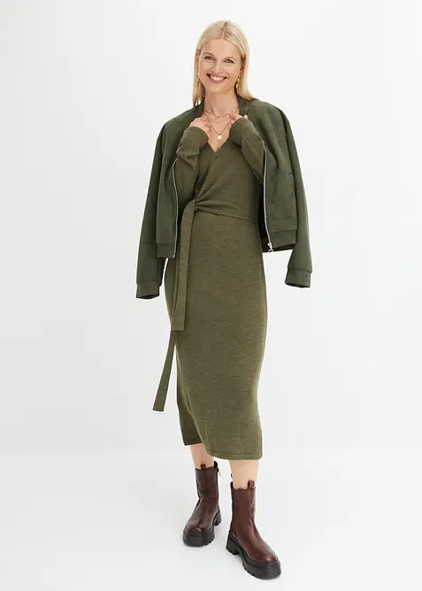 Midi-Strickkleid in grün im Look von vorne (Totalaufnahme) - bonprix