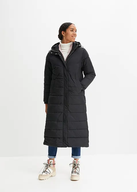 Langer Stepp-Mantel mit Kapuze in schwarz von vorne (Totalaufnahme) - bonprix