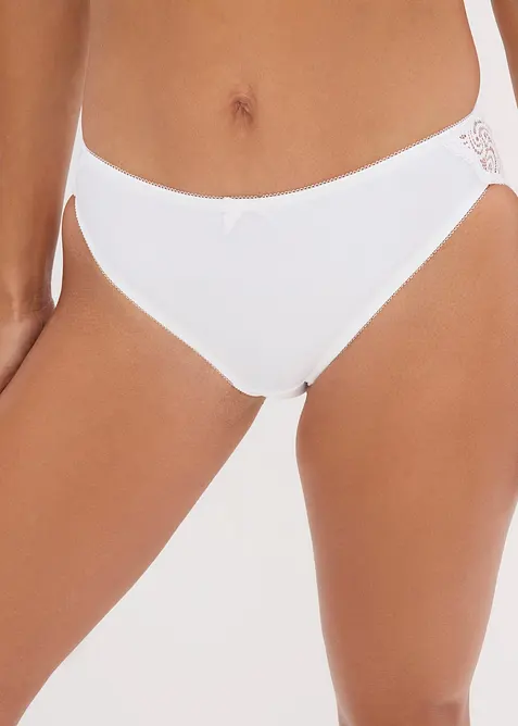 Slip mit zarter Spitze in weiß von vorne - bonprix
