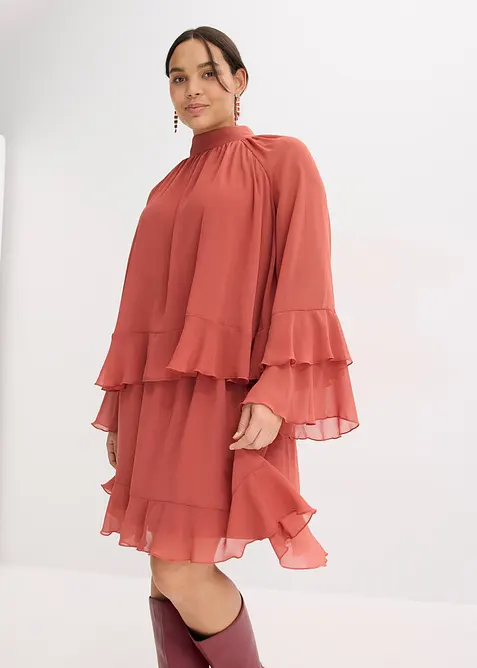 Chiffonkleid mit Volants in rot von vorne (Totalaufnahme) - bonprix