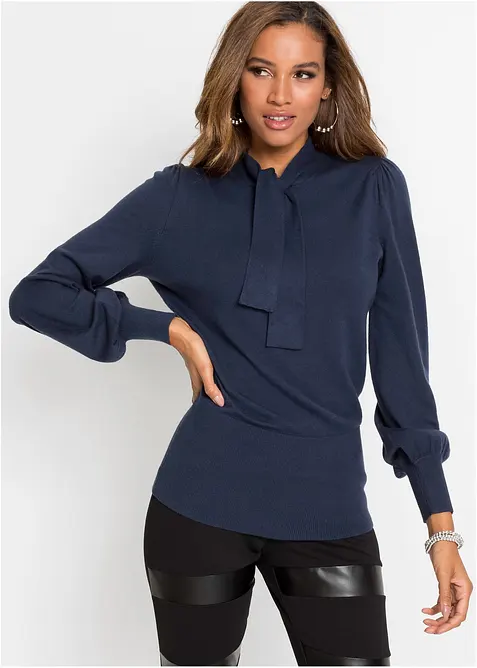 Feinstrickpullover aus softem Viskose-Mix in blau von vorne (im Anschnitt) - bonprix