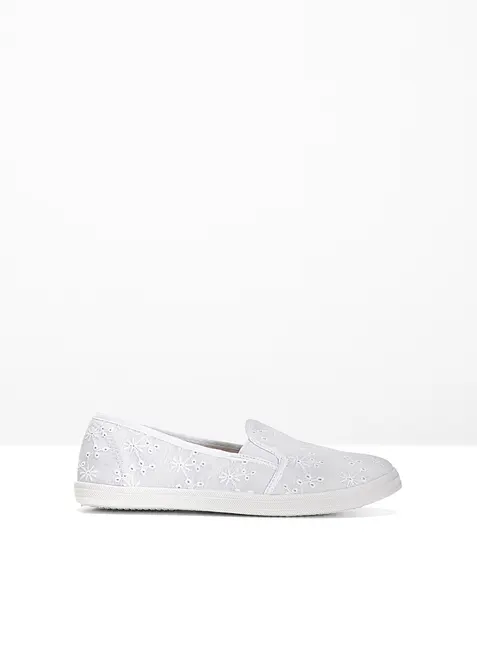 Slipper mit Lochstickerei in weiß von vorne - bonprix