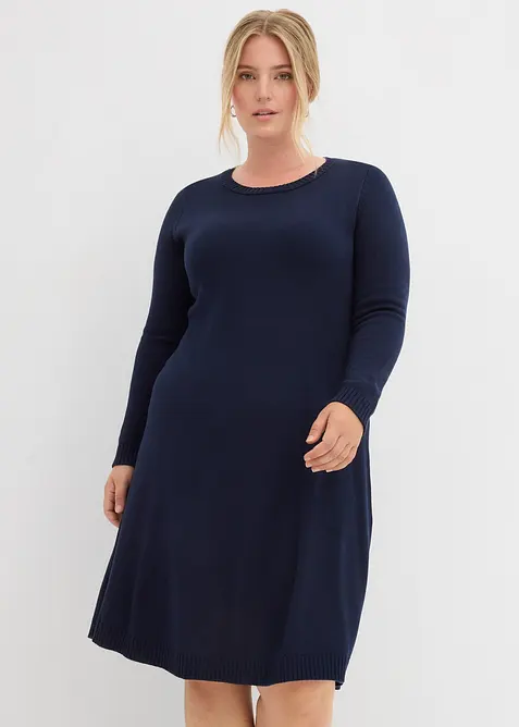 Strickkleid in ausgestellter Form in blau von vorne (Totalaufnahme) - bonprix