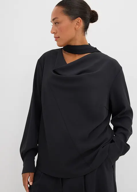 Leicht glänzendes Blusenshirt in schwarz von vorne (im Anschnitt) - bonprix