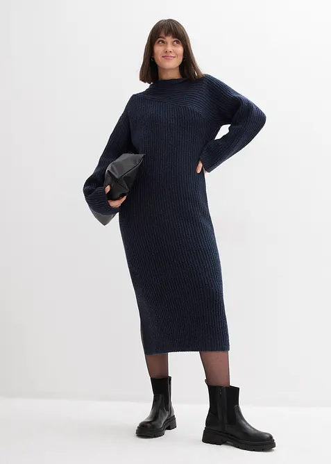 Geripptes Strickkleid in blau im Look von vorne (Totalaufnahme) - bonprix