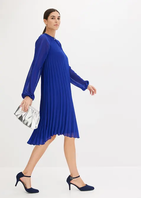 Minikleid aus feinem Chiffon mit Plisseé in blau im Look von vorne (Totalaufnahme) - bonprix