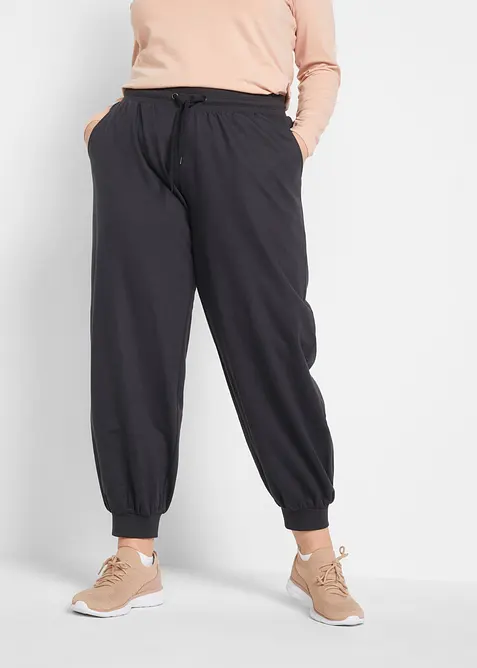 Jogginghose mit elastischem Bund in schwarz von vorne - bonprix