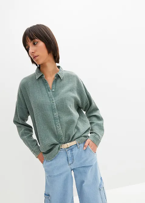 Weite Bluse in Used Optik in grün von vorne (im Anschnitt) - bonprix