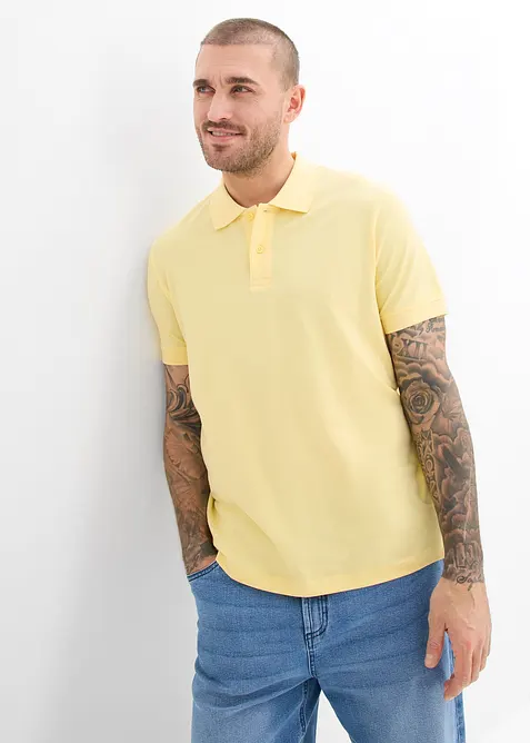 Poloshirt aus robustem Piqué in gelb von vorne (im Anschnitt) - bonprix
