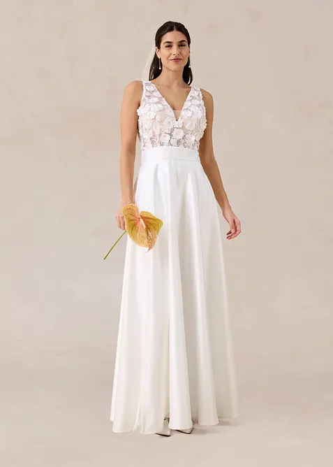 Brautkleid aus glänzendem Satin mit Blumen-Applikation in weiß im Look von vorne (Totalaufnahme) - bonprix
