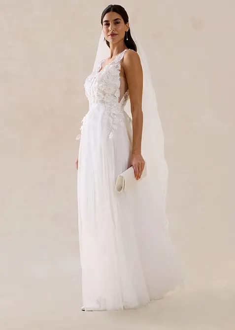 Maxikleid aus zartem Tüll mit Blumen-Applikation in weiß im Look von vorne (Totalaufnahme) - bonprix