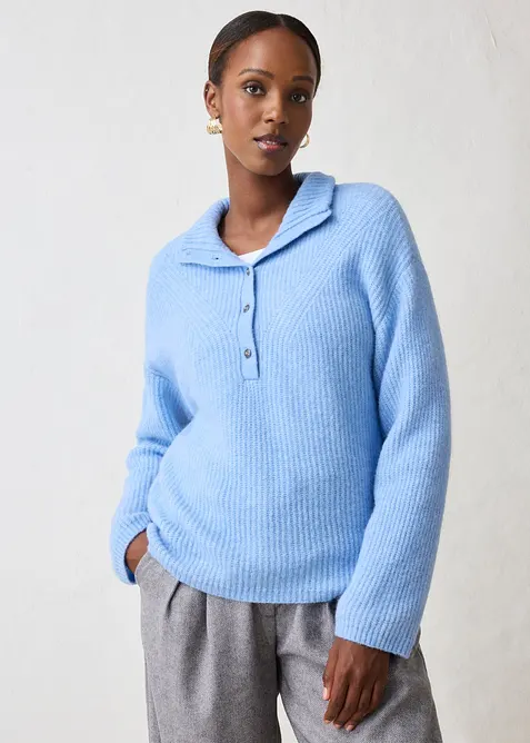 Oversize-Pullover aus weichem Alpaka Woll-Mix in blau von vorne (im Anschnitt) - bonprix
