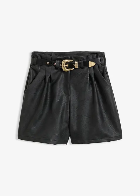 Lederimitat-Shorts mit Gürtel in schwarz von vorne - bonprix