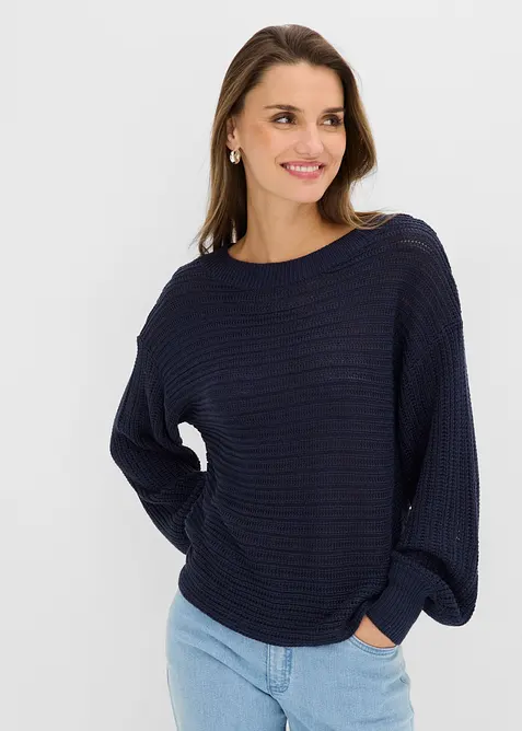Oversize Lochstrick-Pullover in blau von vorne (im Anschnitt) - bonprix