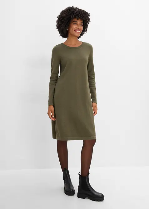 Strickkleid mit recycelter Baumwolle in grün von vorne (Totalaufnahme) - bonprix