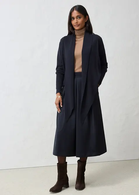 Strickjacke aus weichem Woll-Mix in schwarz von vorne (im Anschnitt) - bonprix