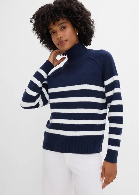 Lockerer Strickpullover mit Rollkragen in blau von vorne (im Anschnitt) - bonprix