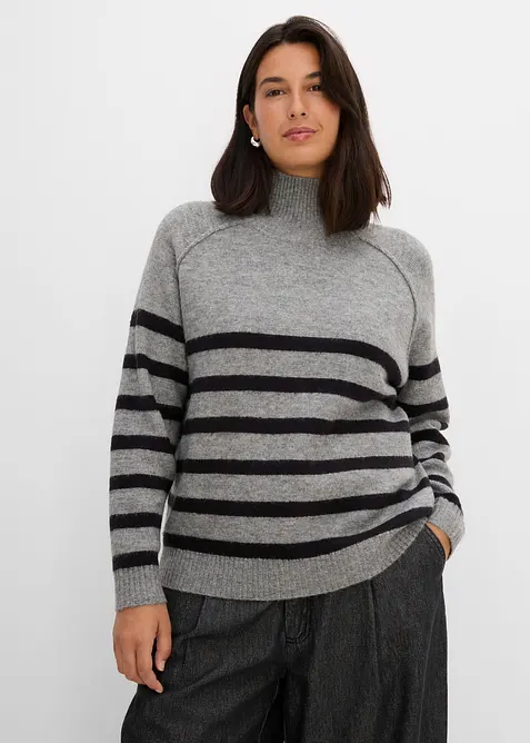 Lockerer Strickpullover mit Rollkragen in grau von vorne (im Anschnitt) - bonprix