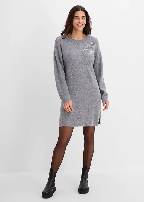 Strickkleid mit Applikation in grau von vorne (Totalaufnahme) - bonprix