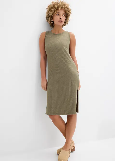 Rippkleid mit seitlichen Schlitzen aus Viskose-Mix in grün von vorne (Totalaufnahme) - bonprix