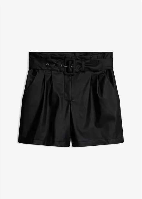 Lederimitat-Shorts mit Gürtel in schwarz von vorne - bonprix