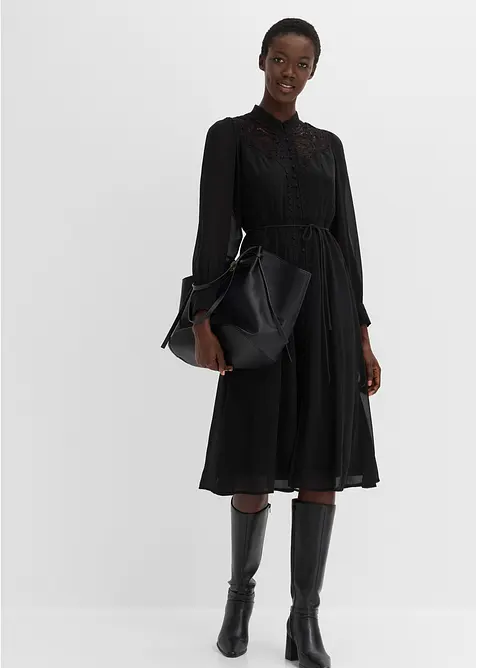 Chiffonkleid mit aufwendigem Spitzenbesatz in schwarz im Look von vorne (Totalaufnahme) - bonprix