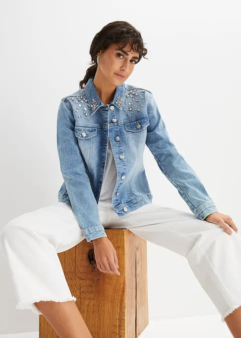 Jeansjacke mit Strass-Applikation in blau von vorne (im Anschnitt) - bonprix