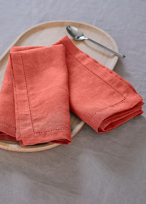 Leinen Stoffservietten (2er Pack) in rot von vorne - bonprix