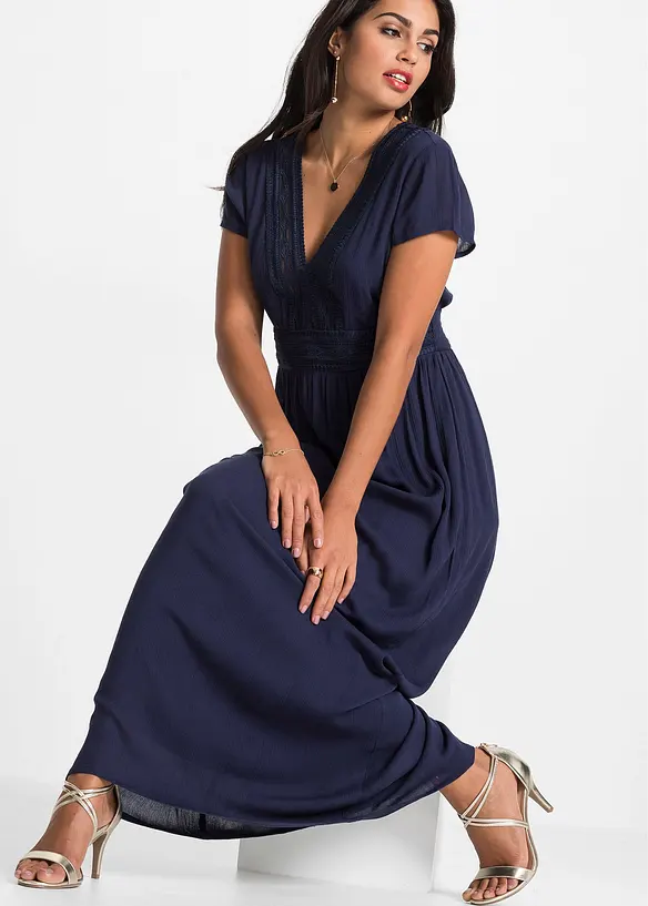 Sommer-Maxikleid mit Spitze in blau (Detailaufnahme) - bonprix