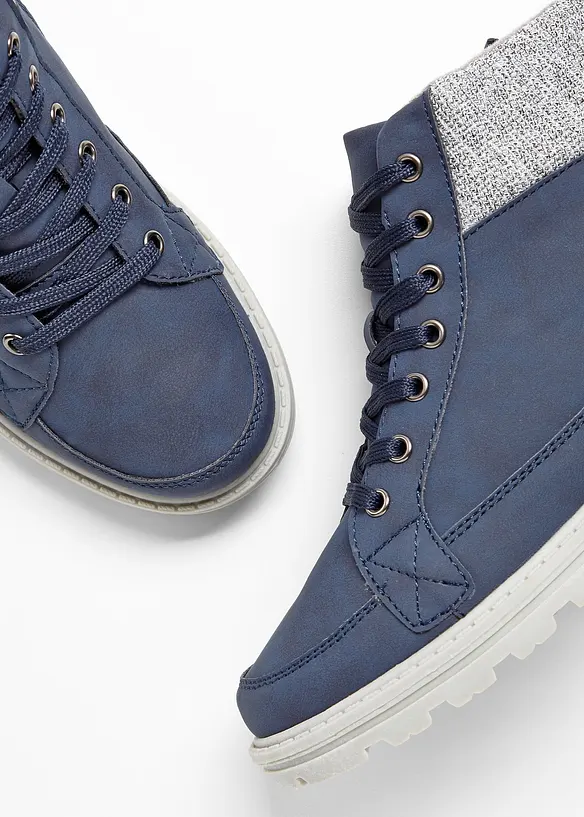 Schnürboots mit Profilsohle in blau - bonprix