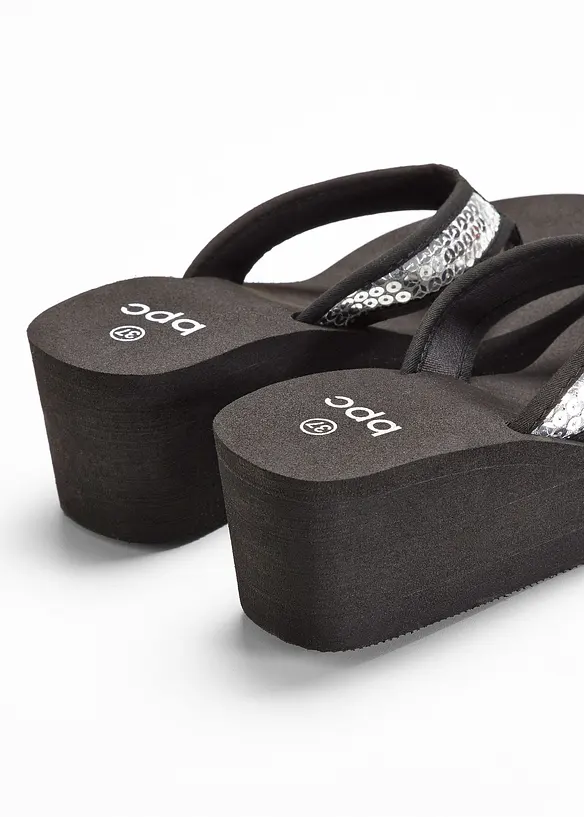 Keilpantoletten mit Pailletten in schwarz (Detailaufnahme) - bonprix