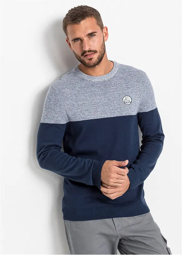 Feinstrickpullover in Regular Fit in blau von vorne (im Anschnitt) - bonprix