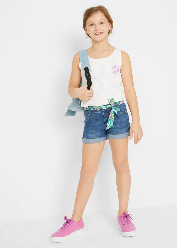 Stretch-Jeans-Shorts mit Gürtel in blau im Look von vorne (Totalaufnahme) - bonprix